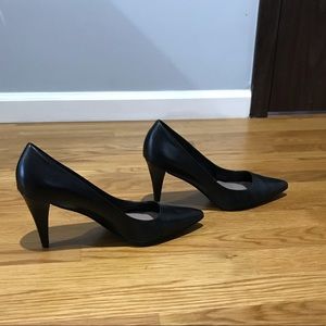 Tahari Pumps